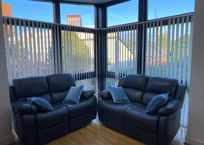 Parkcentral Birmingham City Centre - Near Chinatown - Private Gated Free Parking