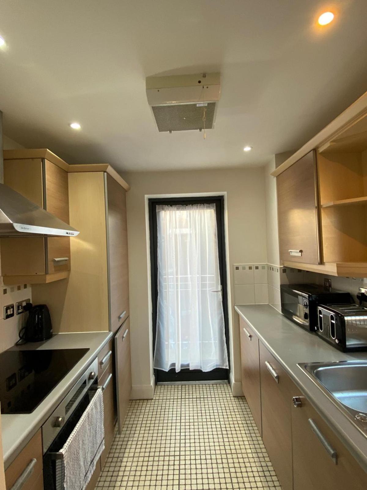 Apartment Parkcentral Centre - Near Chinatown - Private Gated Free Parking *