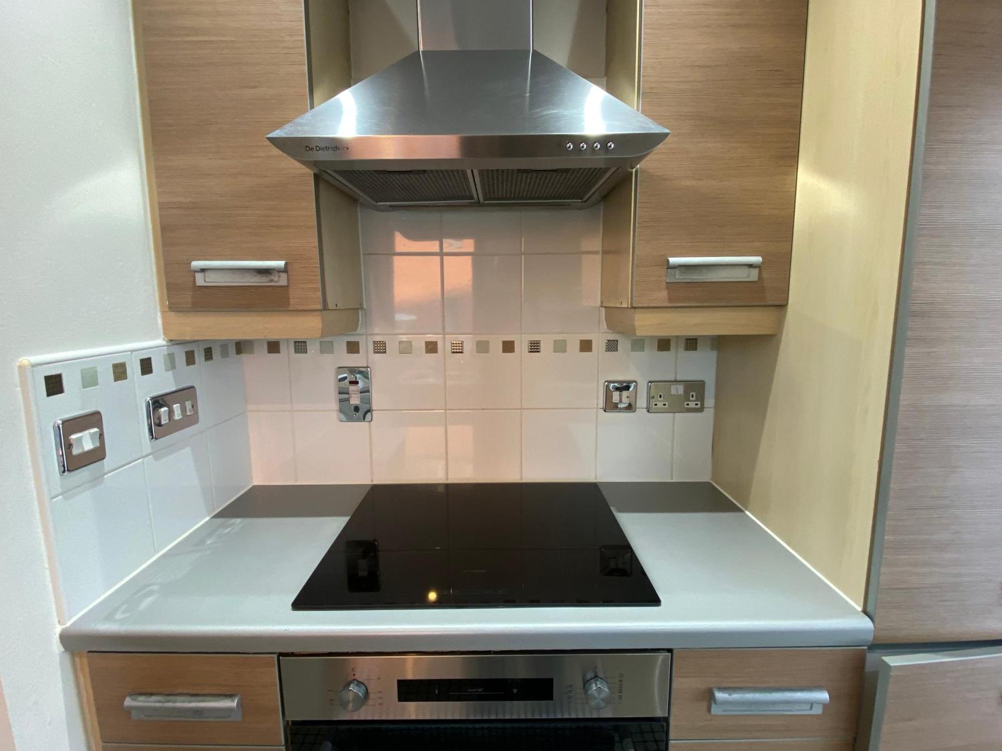 Parkcentral Centre - Near Chinatown - Private Gated Free Parking Apartment