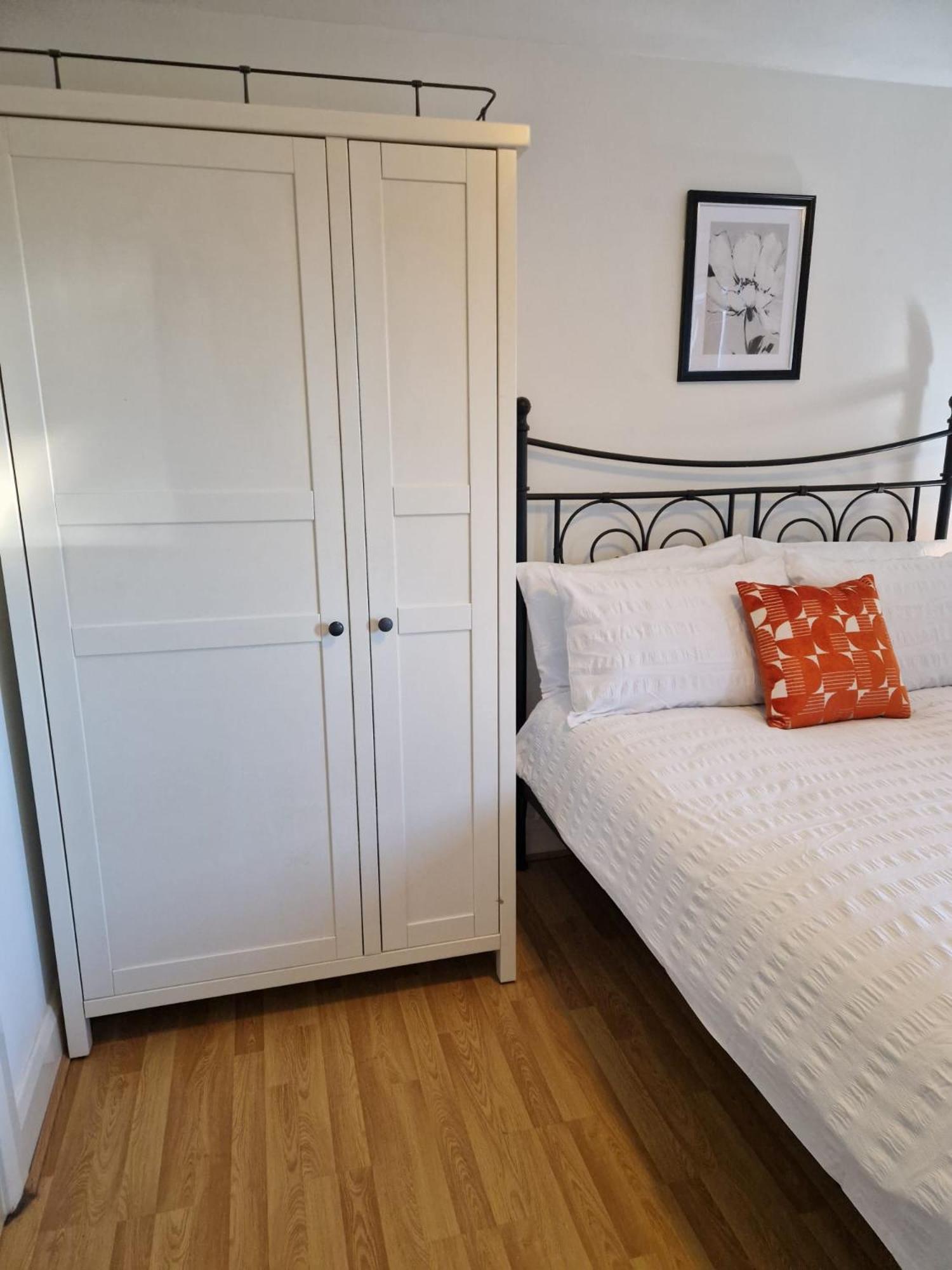 Parkcentral Centre - Near Chinatown - Private Gated Free Parking Apartment Birmingham