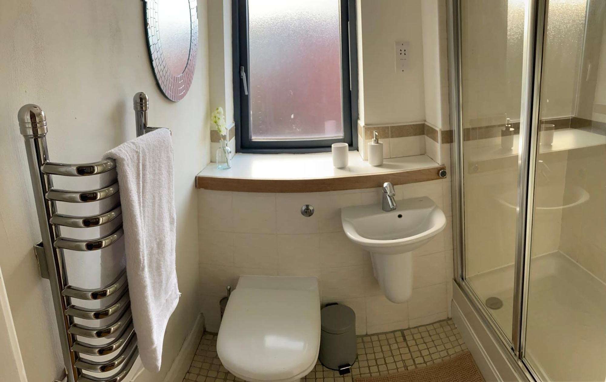 Parkcentral Centre - Near Chinatown - Private Gated Free Parking *