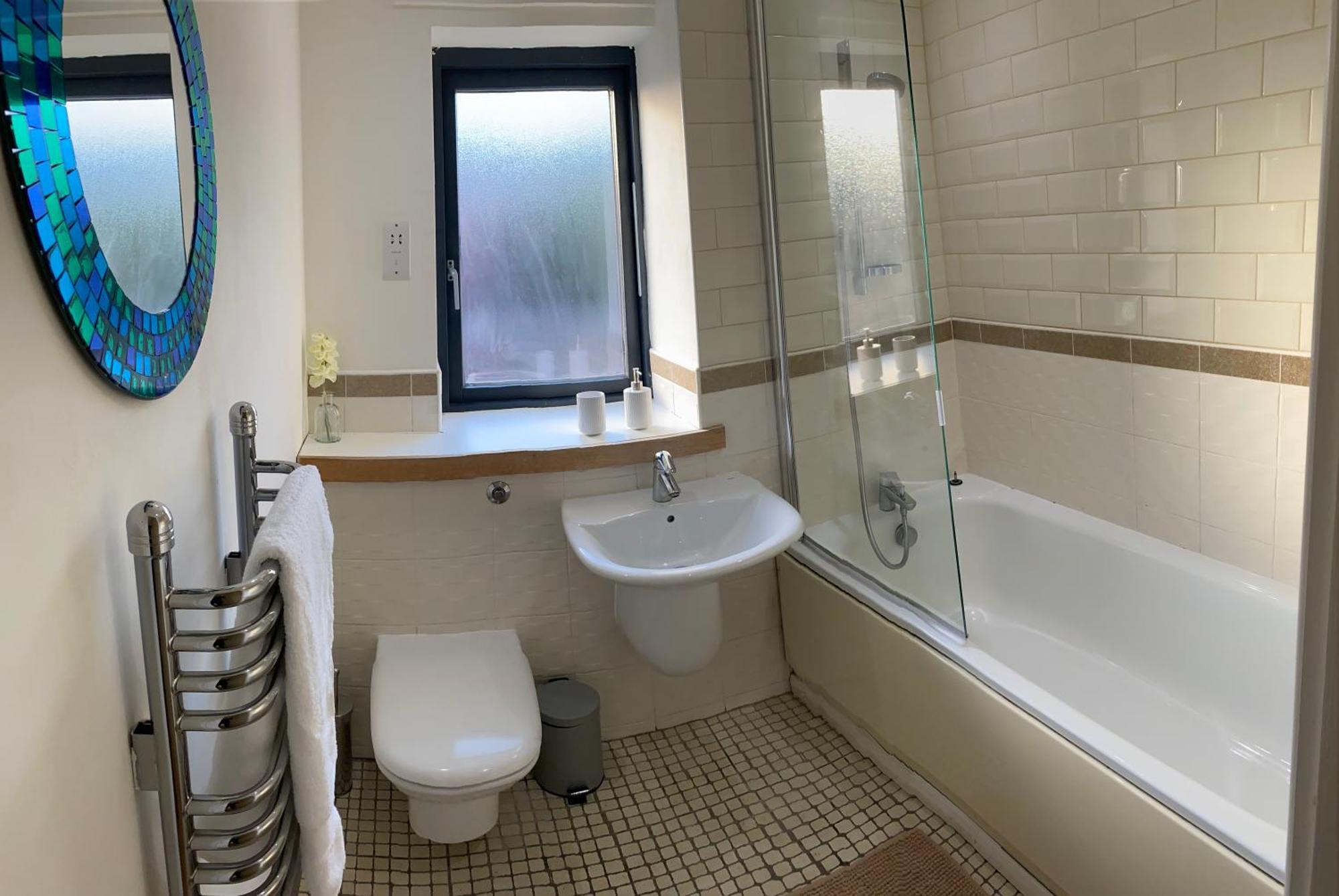 Parkcentral Centre - Near Chinatown - Private Gated Free Parking * Birmingham