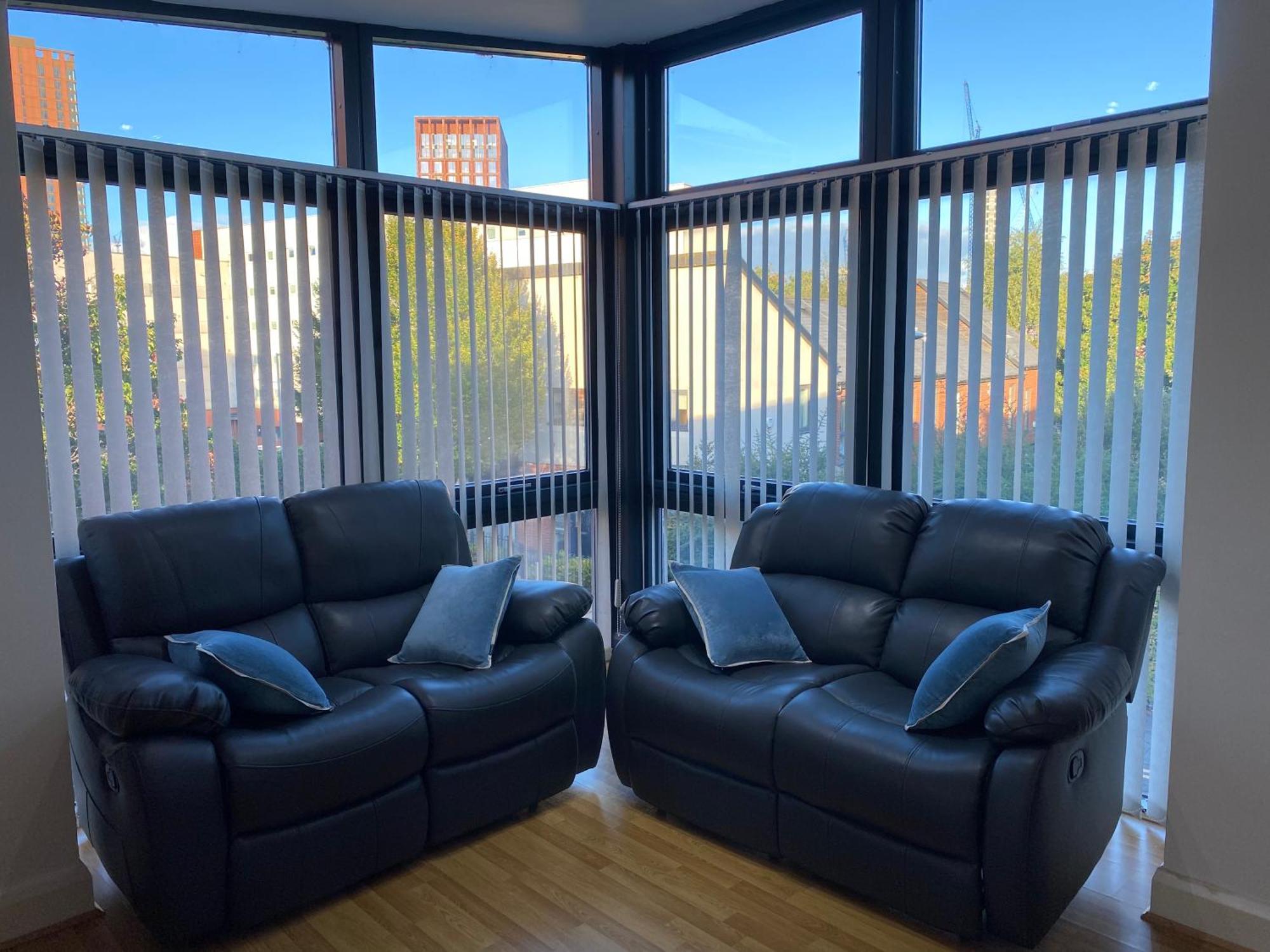 Parkcentral Centre - Near Chinatown - Private Gated Free Parking Birmingham