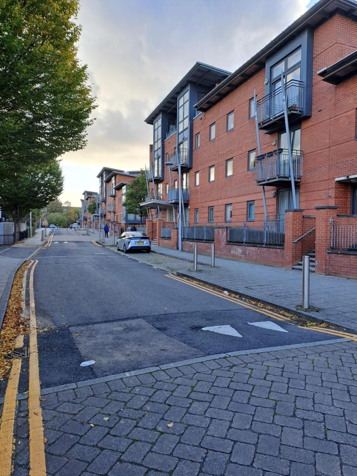 Parkcentral Centre - Near Chinatown - Private Gated Free Parking Apartment Birmingham