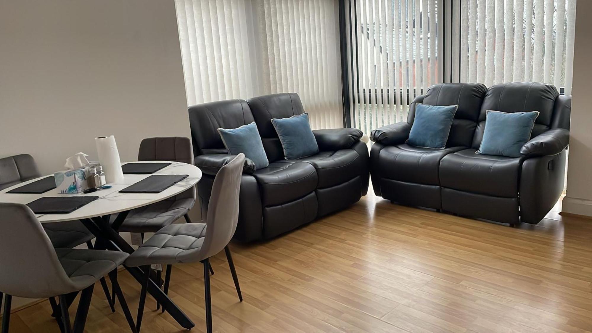 Apartment Parkcentral Centre - Near Chinatown - Private Gated Free Parking *